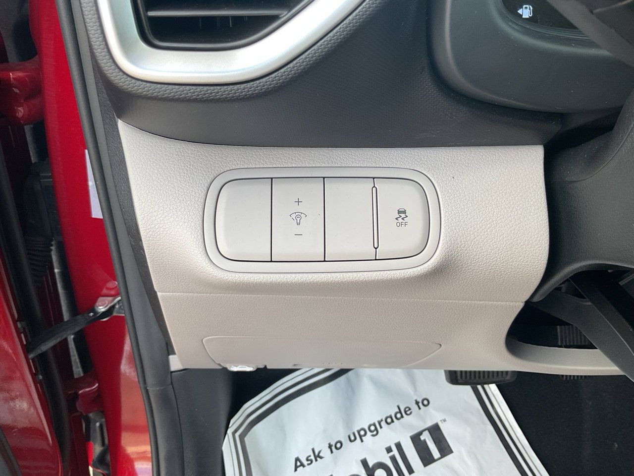 Used 2025 Hyundai Venue SEL FWD image 20