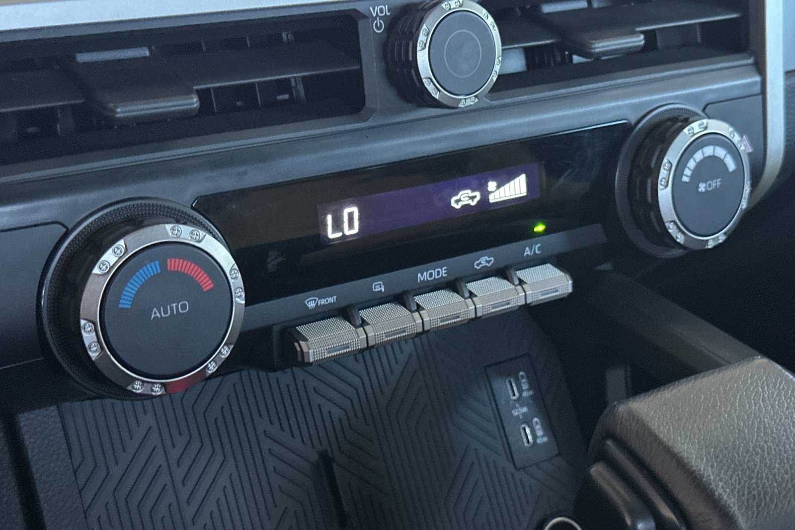 Used 2025 Toyota Tacoma TRD Sport AWD/4WD image 19