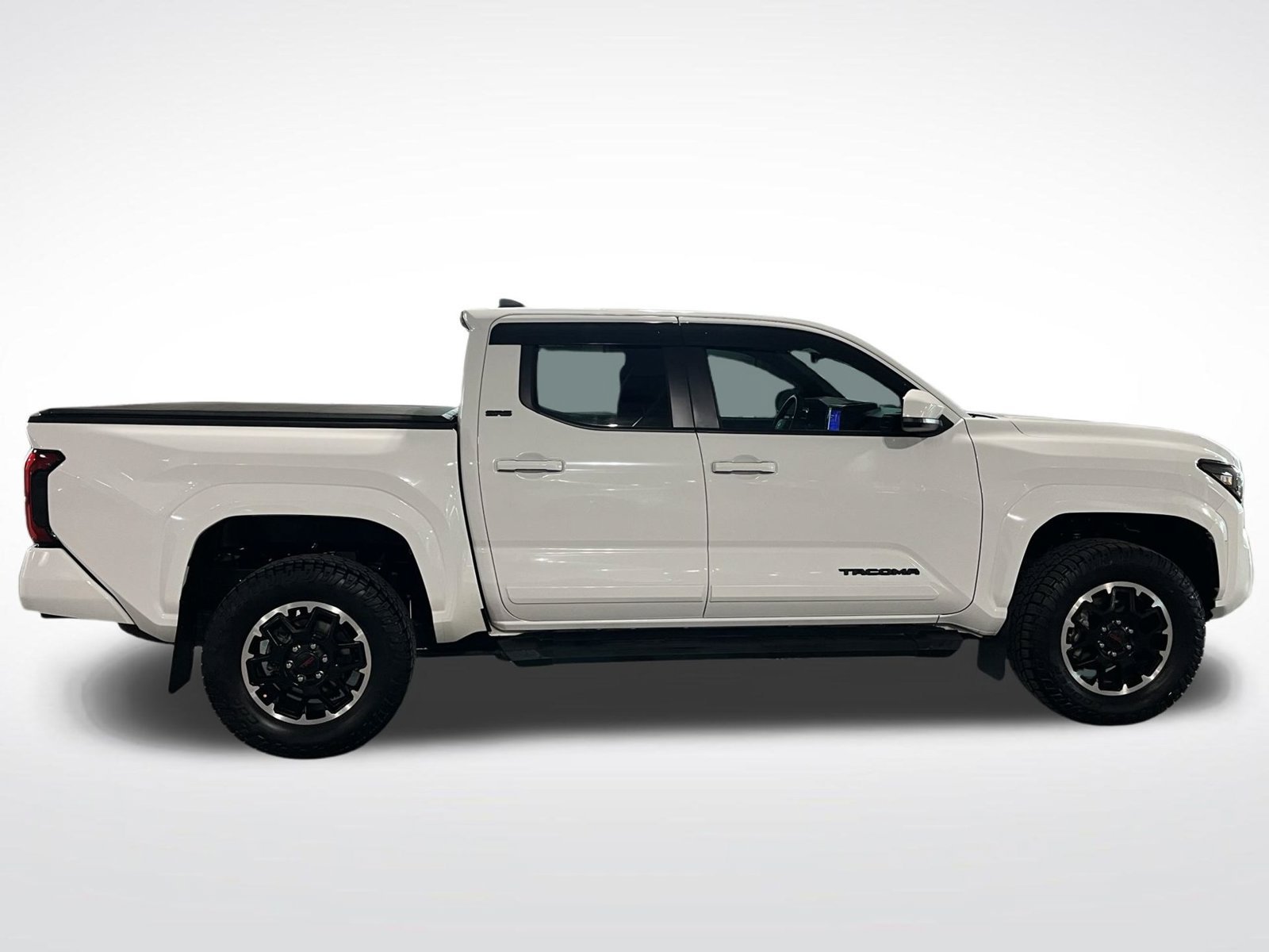 Used 2024 Toyota Tacoma SR5 AWD/4WD image 12