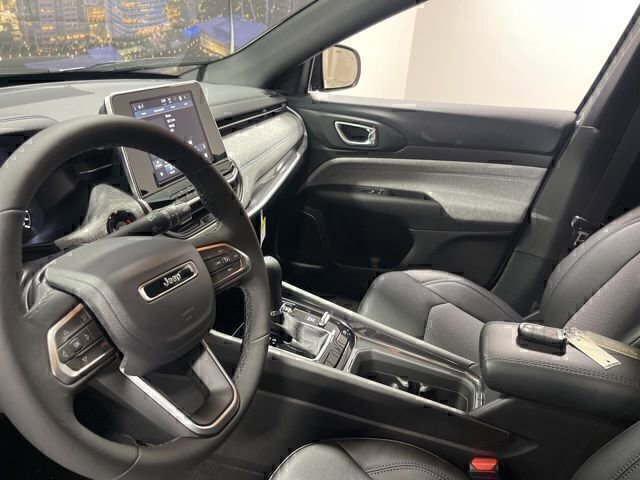 New 2026 Jeep Compass Latitude image 10