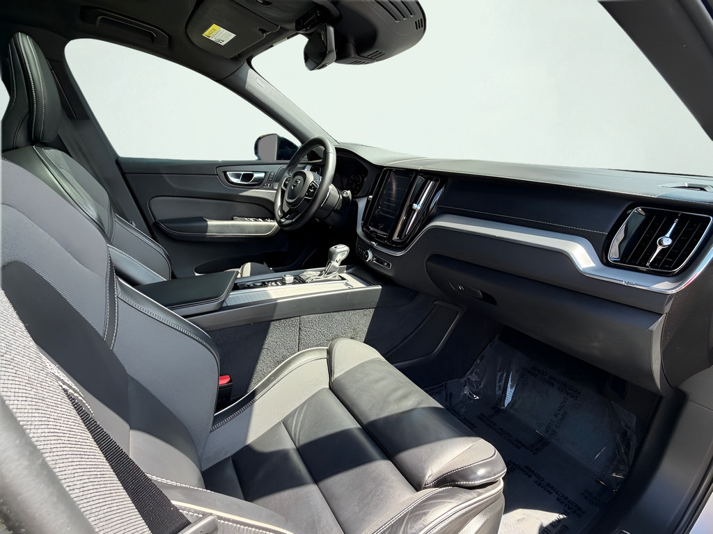 Used 2020 Volvo XC60 T5 R-Design FWD image 34