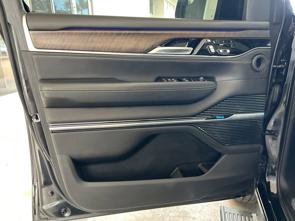 Used 2023 Jeep Grand Wagoneer Series II image 36