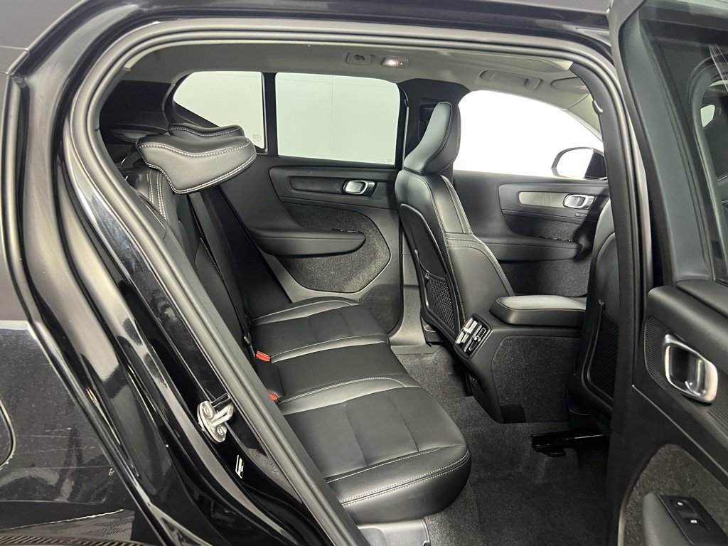 Used 2025 Volvo XC40 B5 Plus image 58
