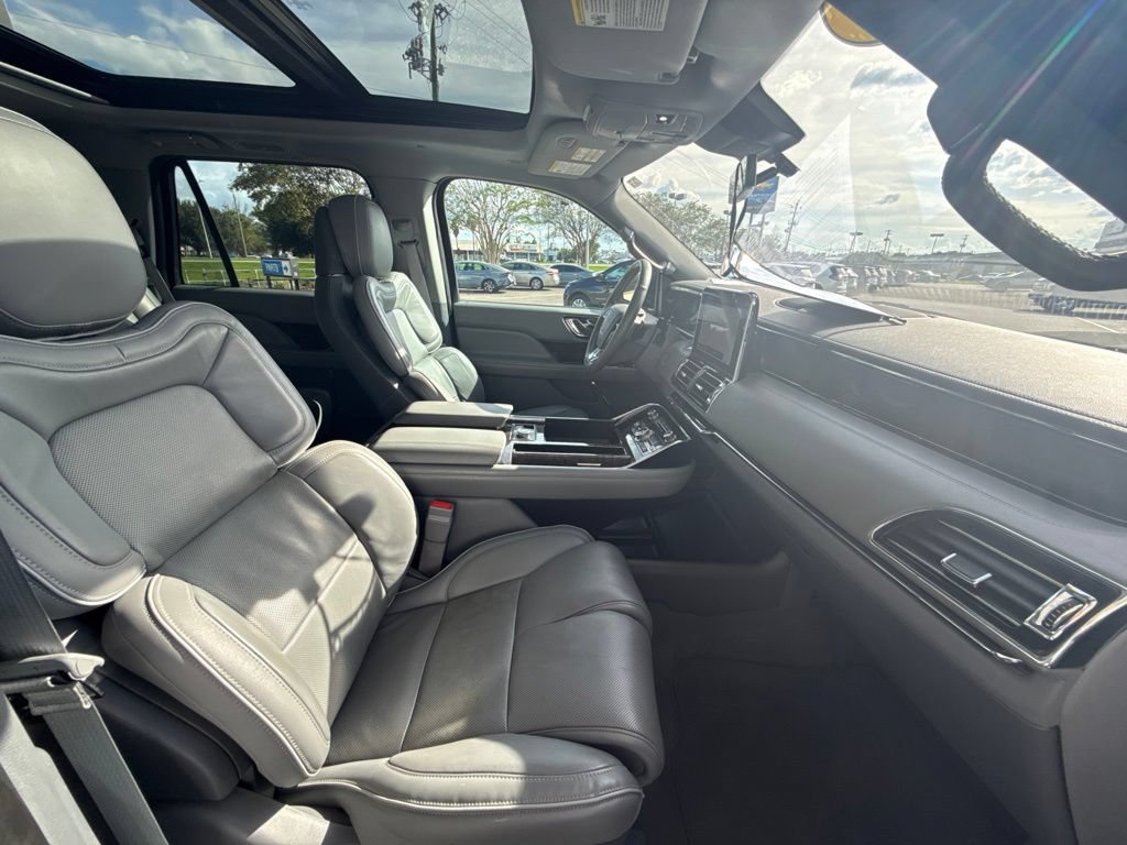 Used 2019 Lincoln Navigator Select w/ Technology Package AWD/4WD image 38