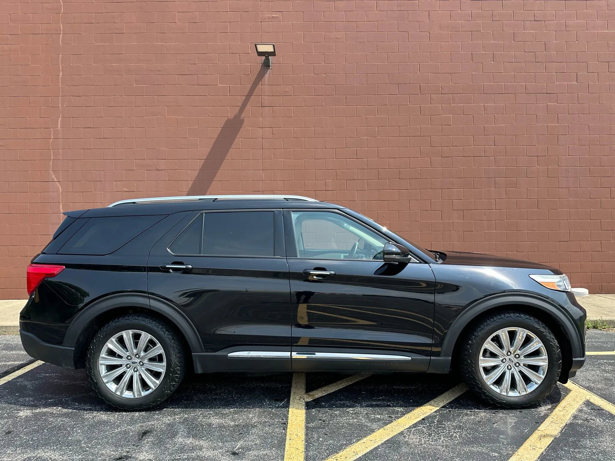Used 2020 Ford Explorer Limited image 4