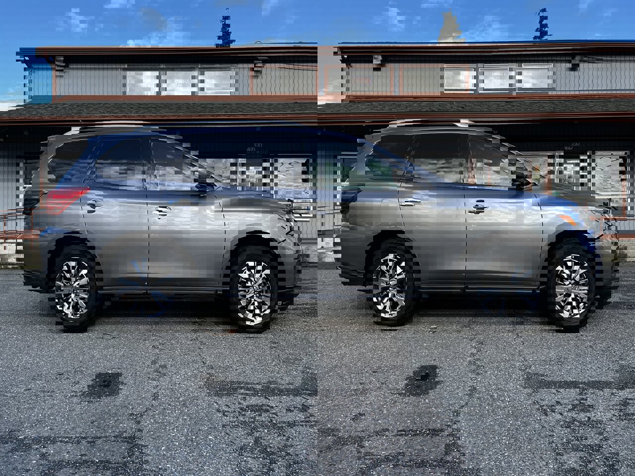 Used 2020 Nissan Pathfinder SV image 4