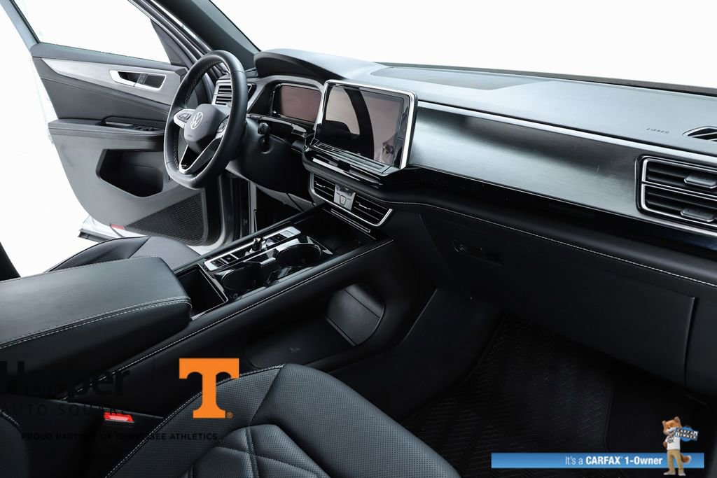 Used 2024 Volkswagen Atlas Cross Sport SE w/ Panoramic Sunroof Package image 33