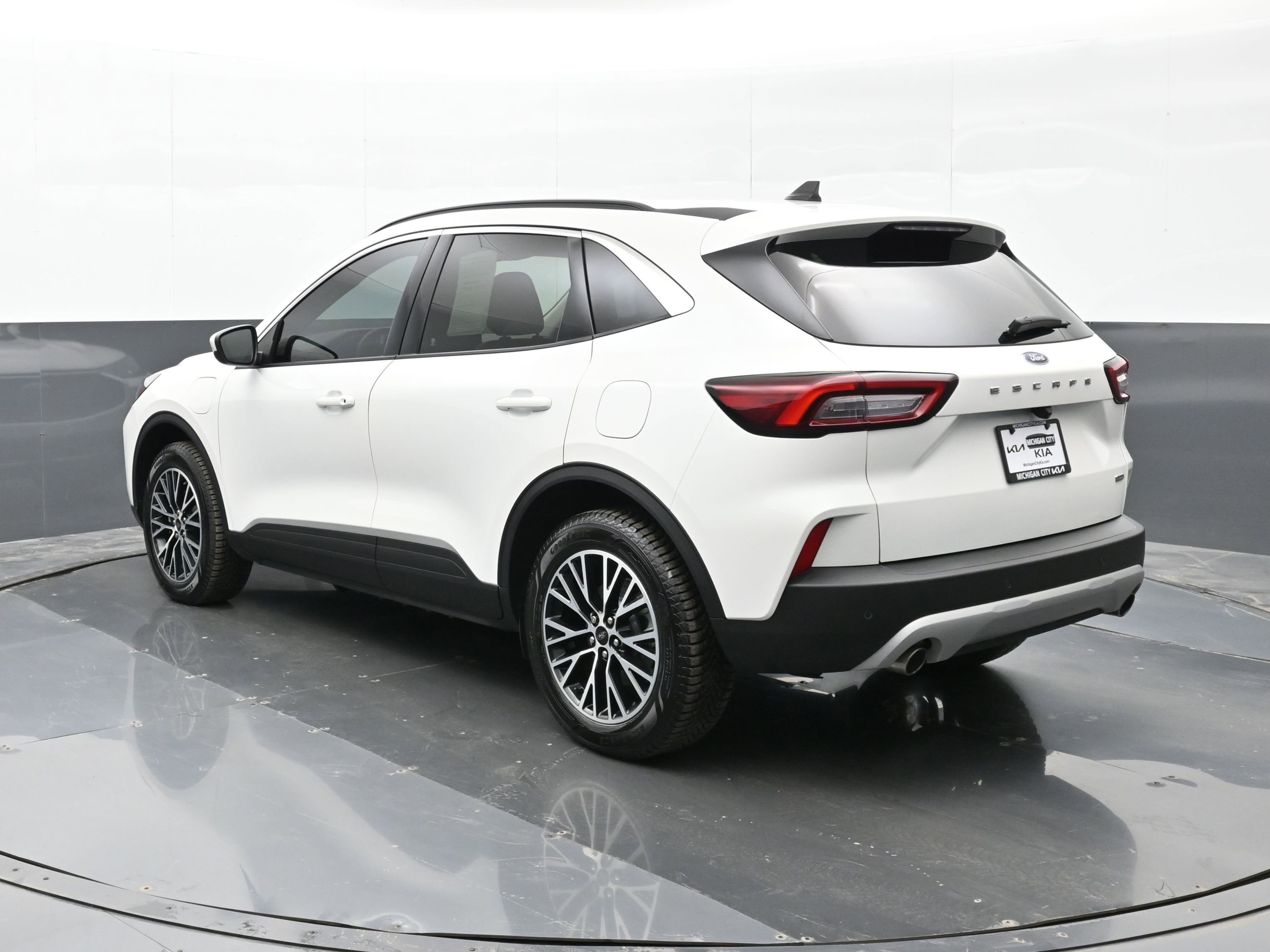 Used 2023 Ford Escape SE image 6