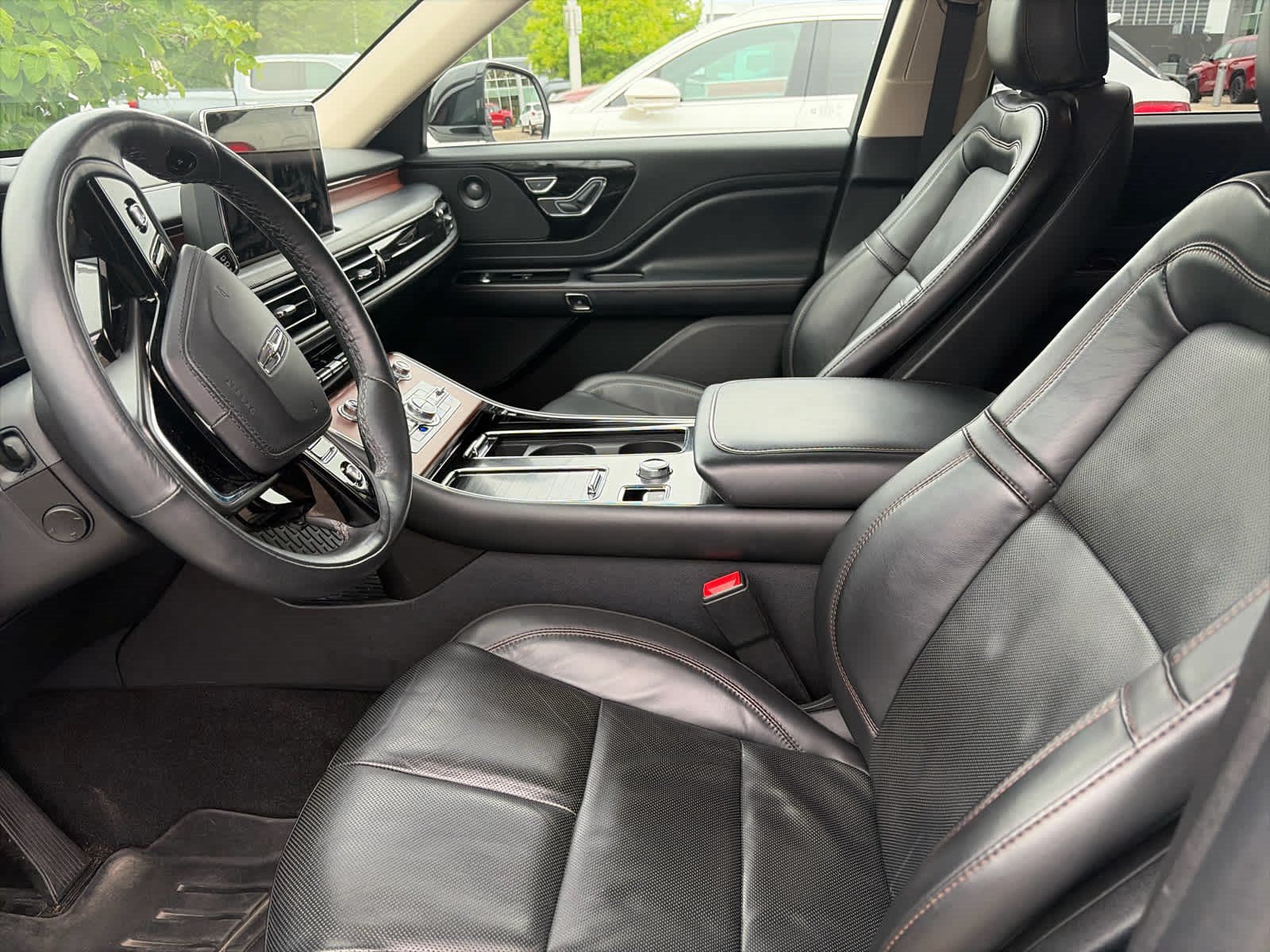 Used 2022 Lincoln Aviator Reserve w/ Equipment Group 201A AWD/4WD image 6