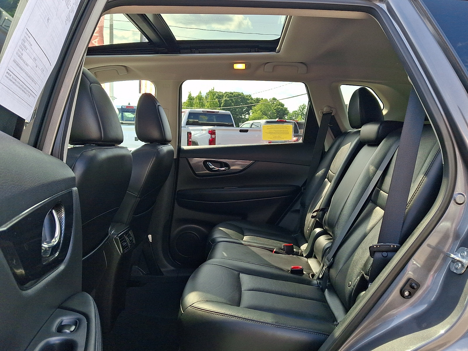 Used 2015 Nissan Rogue SL w/ SL Premium Package FWD image 11