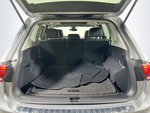 Used 2023 Volkswagen Tiguan SE AWD/4WD image 28