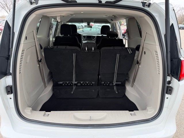 Used 2022 Chrysler Voyager LX FWD image 13
