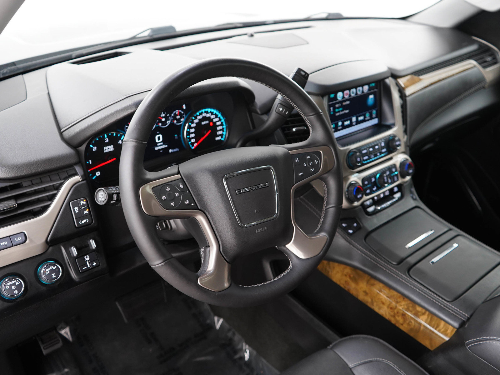 Used 2017 GMC Yukon XL Denali w/ Open Road Package AWD/4WD image 23