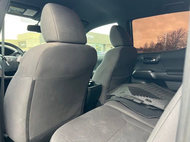 Used 2017 Toyota Tacoma TRD Off-Road w/ Tow Package (A/T) image 10