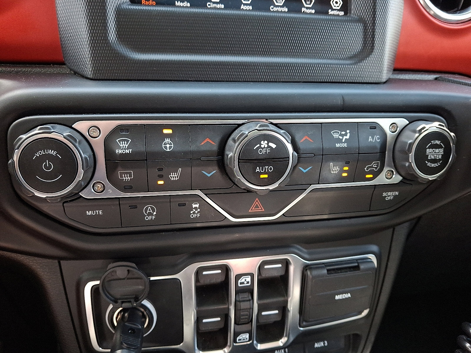 Used 2020 Jeep Gladiator Rubicon w/ Cold Weather Group image 15