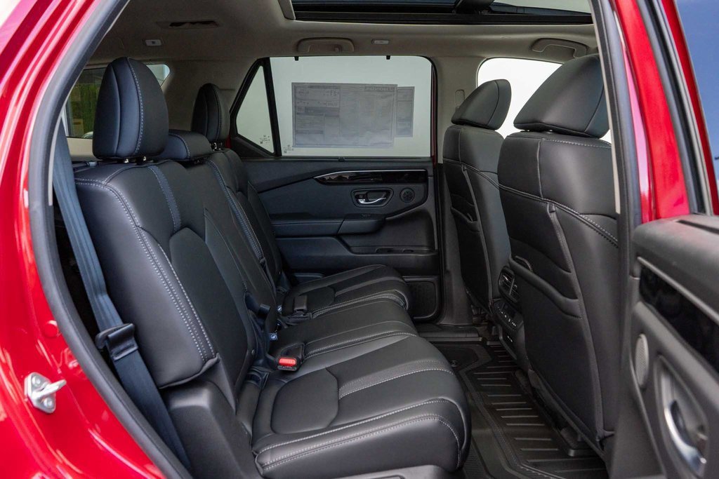 New 2025 Honda Pilot Touring image 16