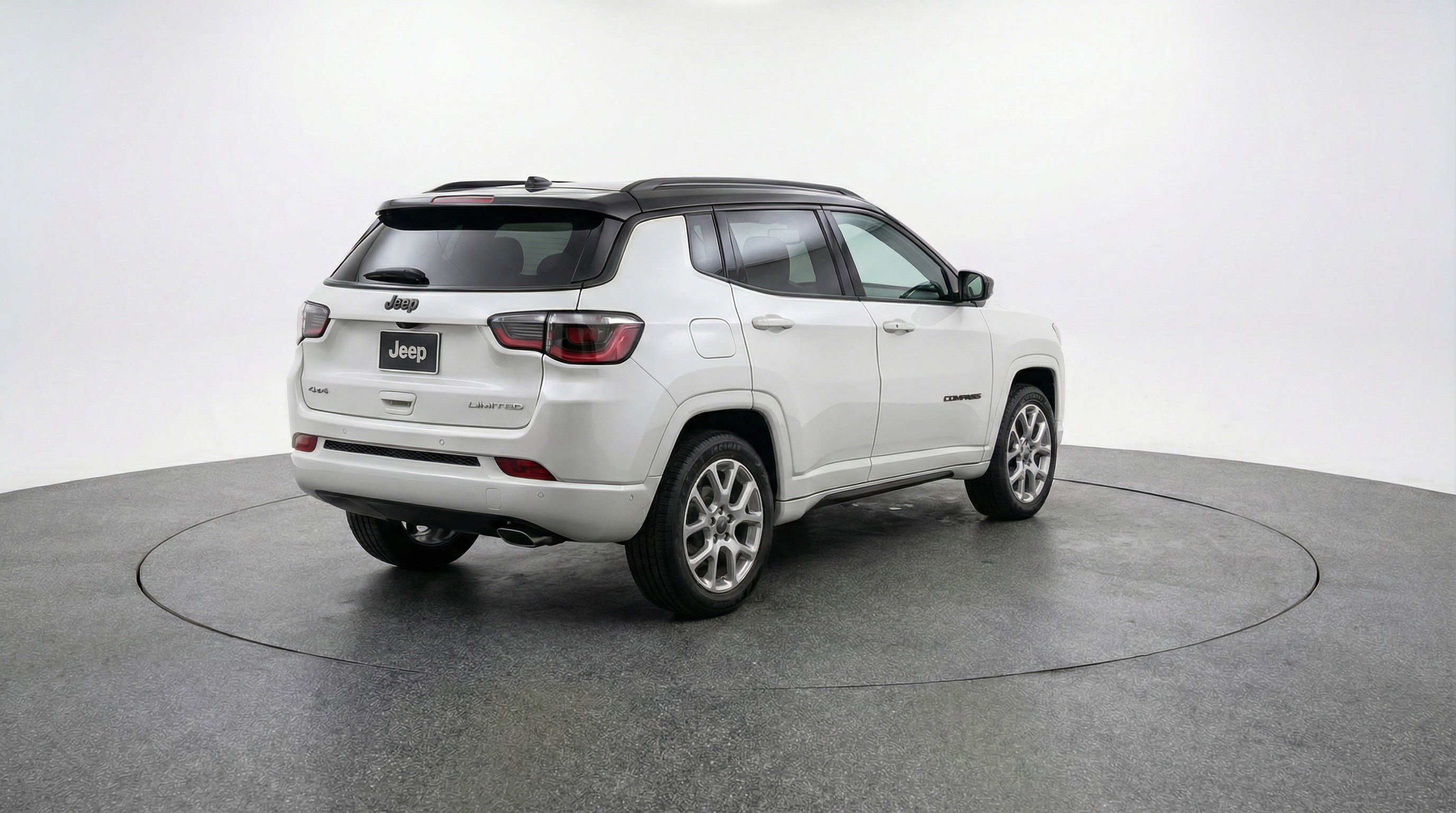 Used 2025 Jeep Compass Limited image 9