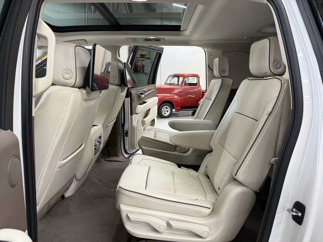 Used 2024 GMC Yukon XL Denali w/ Advanced Technology Package image 15