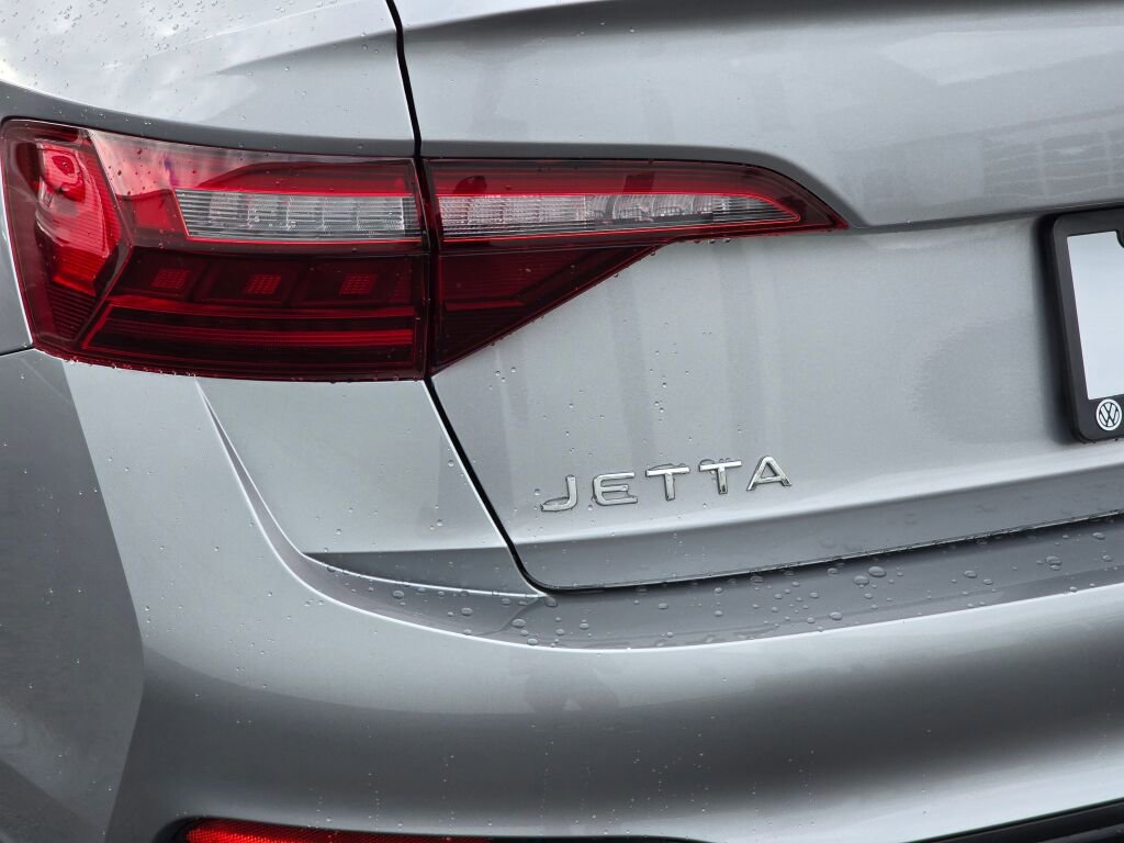 Used 2024 Volkswagen Jetta SE image 14