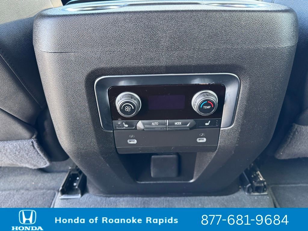 Used 2024 Chevrolet Suburban Premier image 36