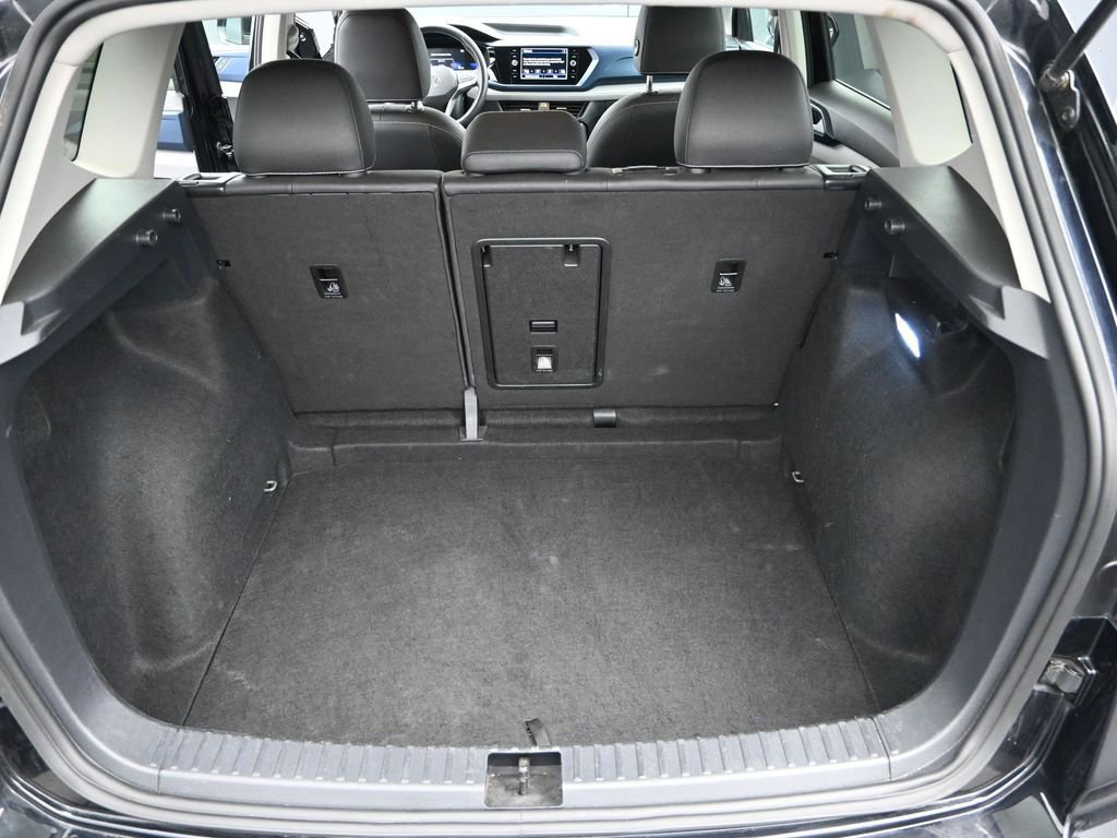 Used 2024 Volkswagen Taos SE image 11
