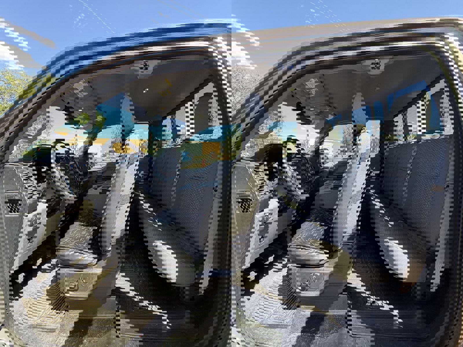 Used 2015 Ford F150 XLT w/ Equipment Group 302A Luxury AWD/4WD image 21