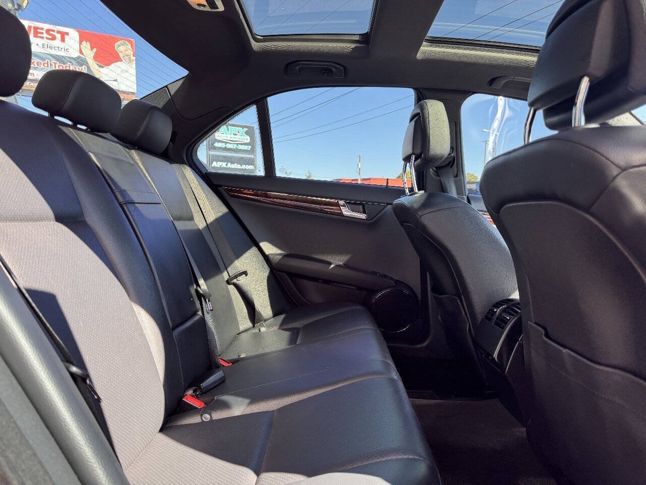 Used 2010 Mercedes-Benz C 300 Sedan image 18