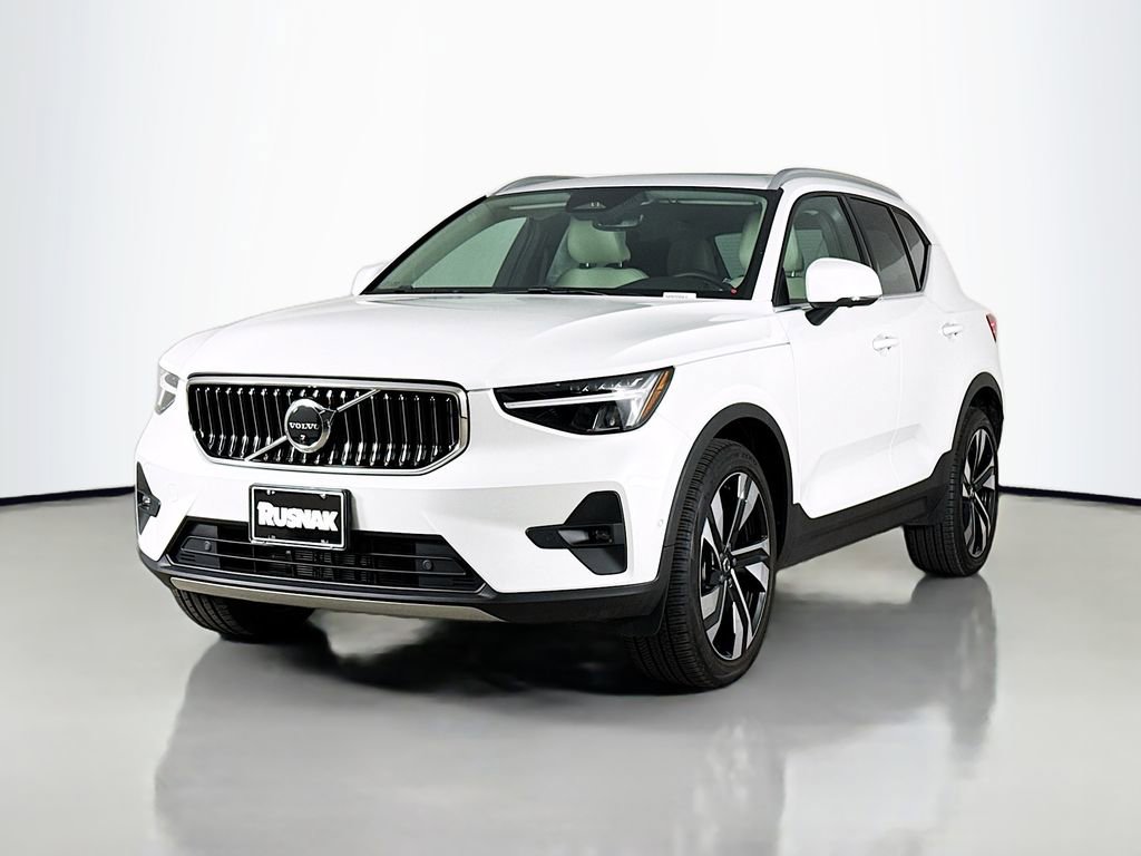 Used 2023 Volvo XC40 B5 Ultimate w/ Protection Package Premier AWD/4WD image 3