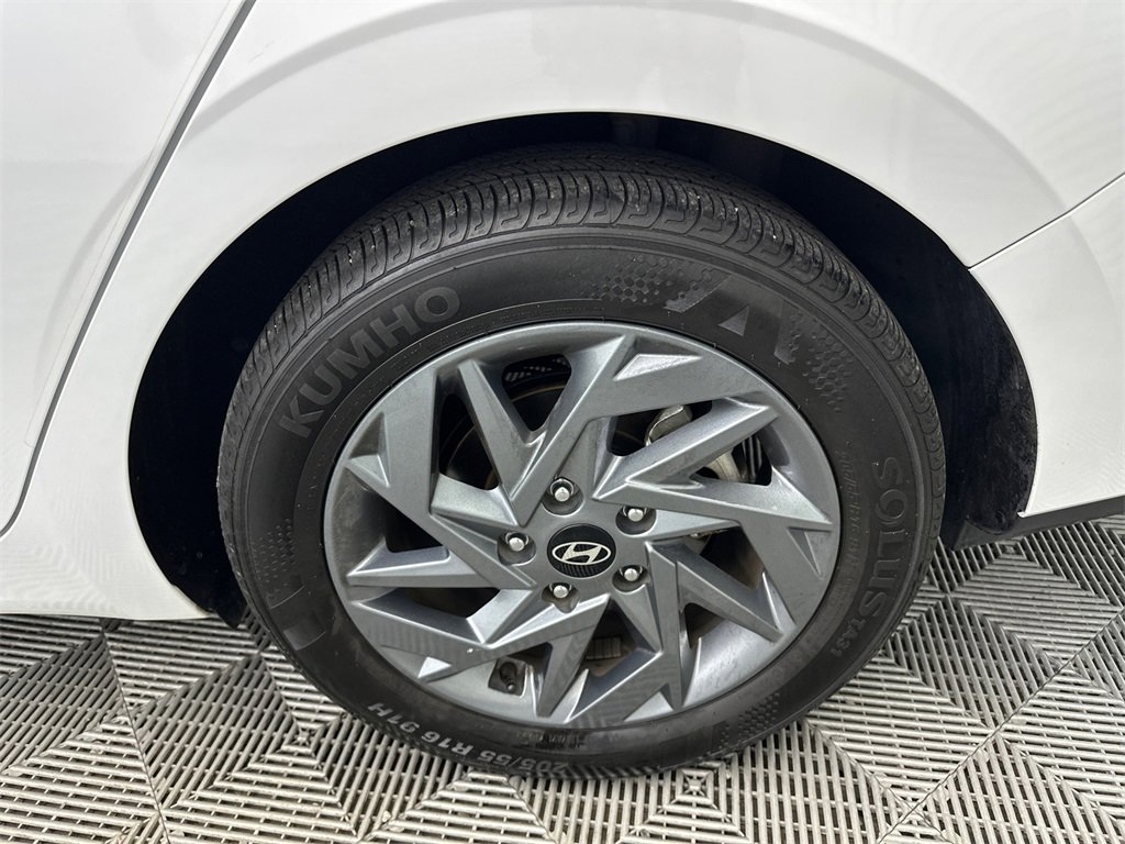 Used 2024 Hyundai Elantra SEL image 18
