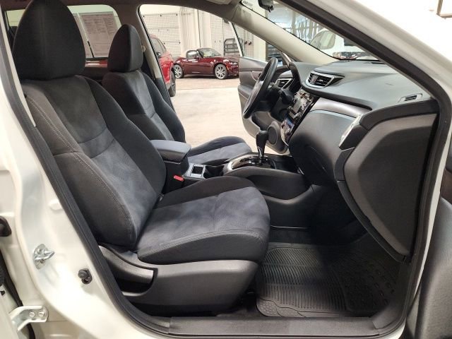 Used 2016 Nissan Rogue SV AWD/4WD image 30