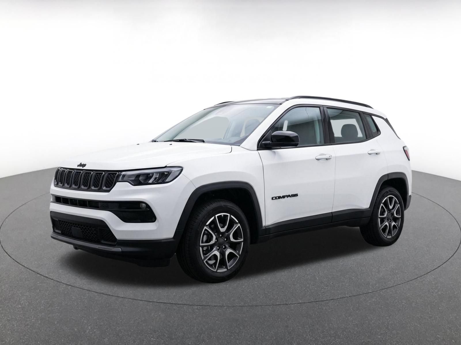 Used 2025 Jeep Compass Trailhawk AWD/4WD image 3
