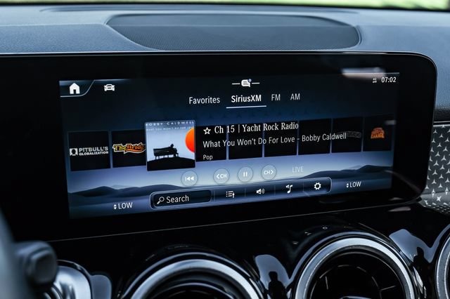 Used 2025 Mercedes-Benz GLB 250 image 32