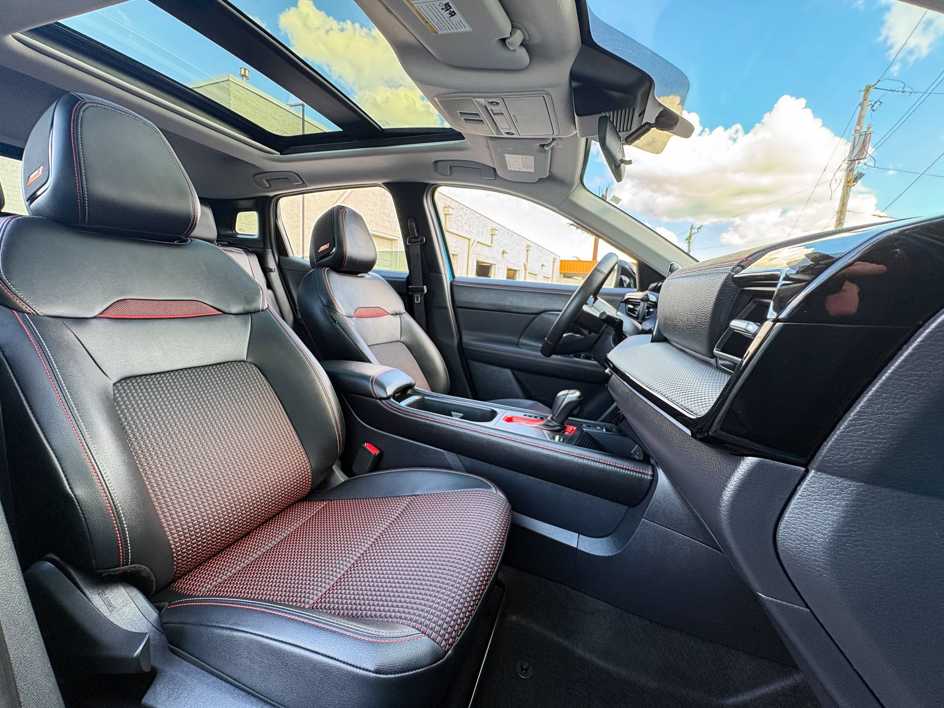 Used 2025 Nissan Kicks SR w/ SR Premium Package AWD/4WD image 27