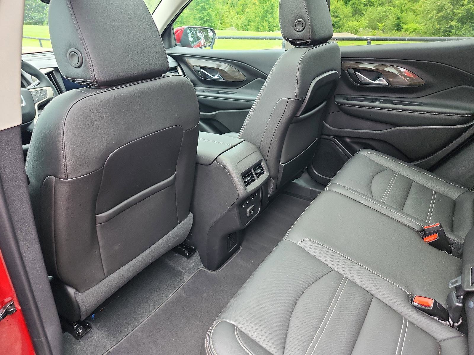 Used 2024 GMC Terrain Denali w/ Denali Premium Package AWD/4WD image 13