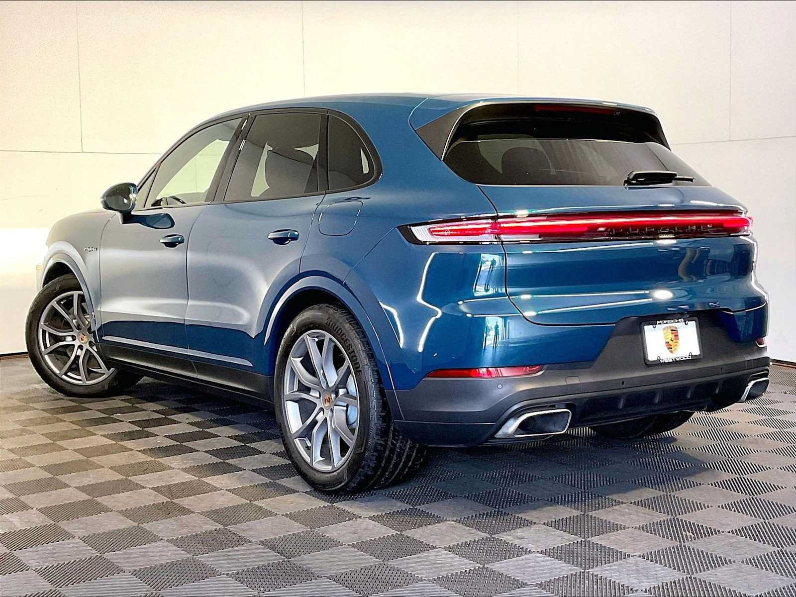 New 2026 Porsche Cayenne E-Hybrid AWD/4WD image 3