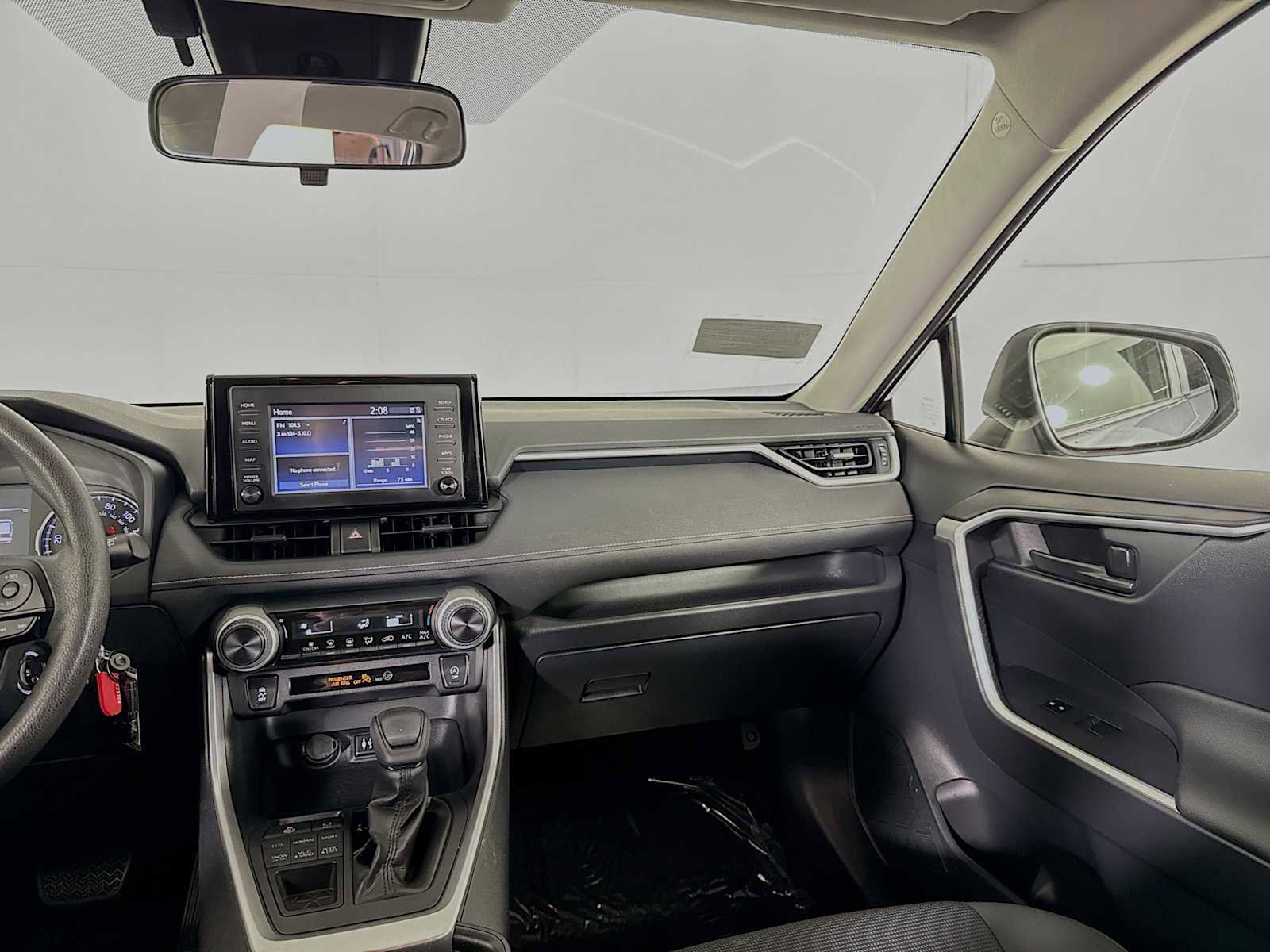 Used 2019 Toyota RAV4 LE w/ Carpet Mat Package image 29