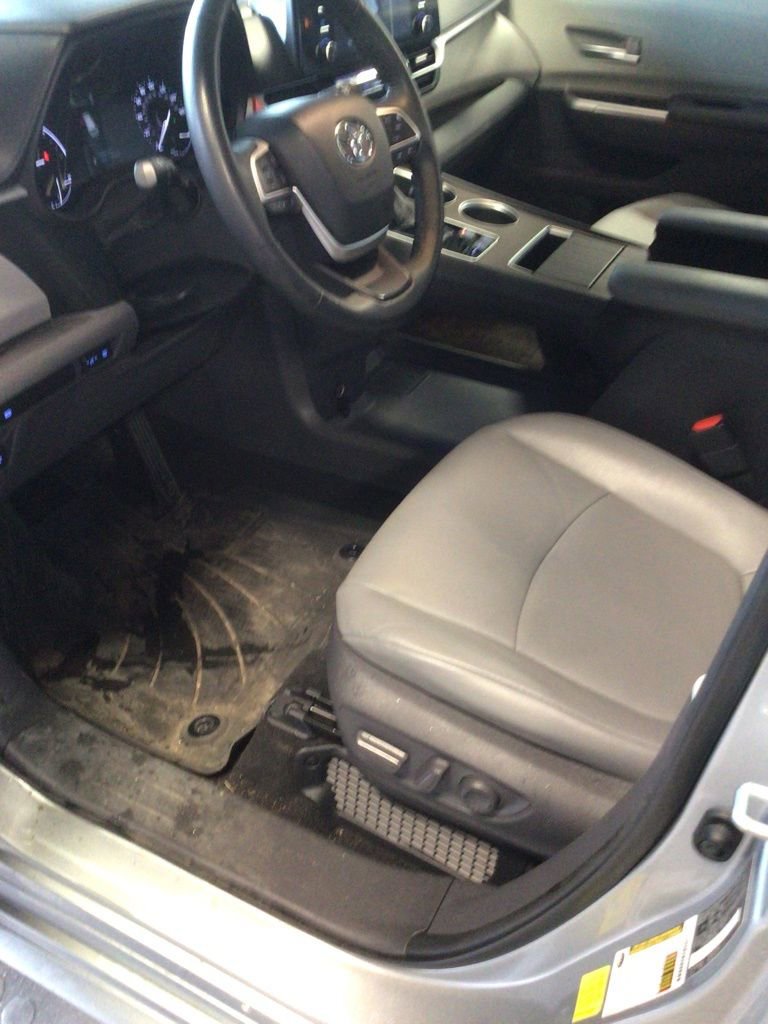 Certified 2021 Toyota Sienna XLE w/ XLE Plus Package image 6