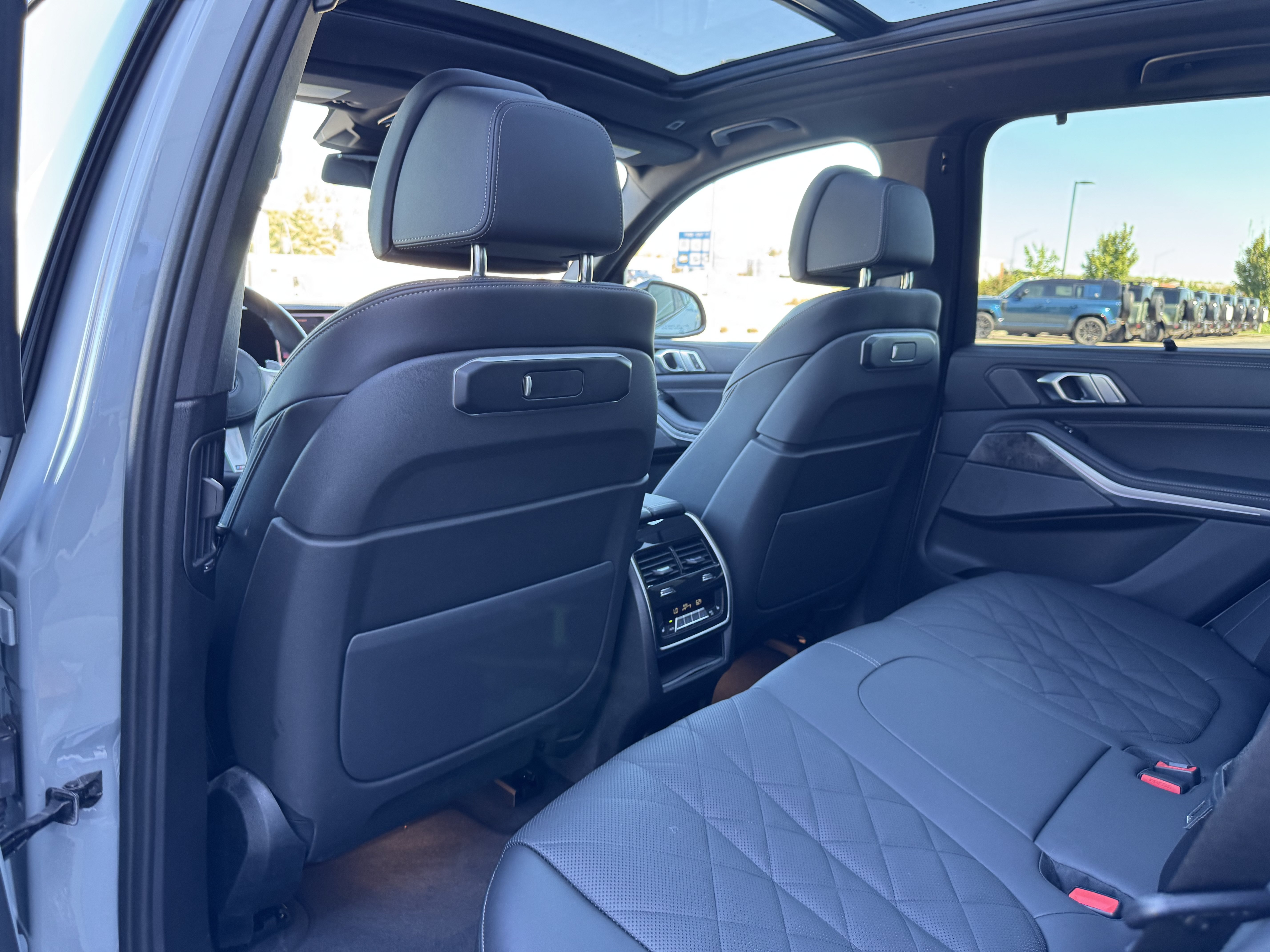 Used 2024 BMW X5 xDrive40i w/ M Sport Package AWD/4WD image 25