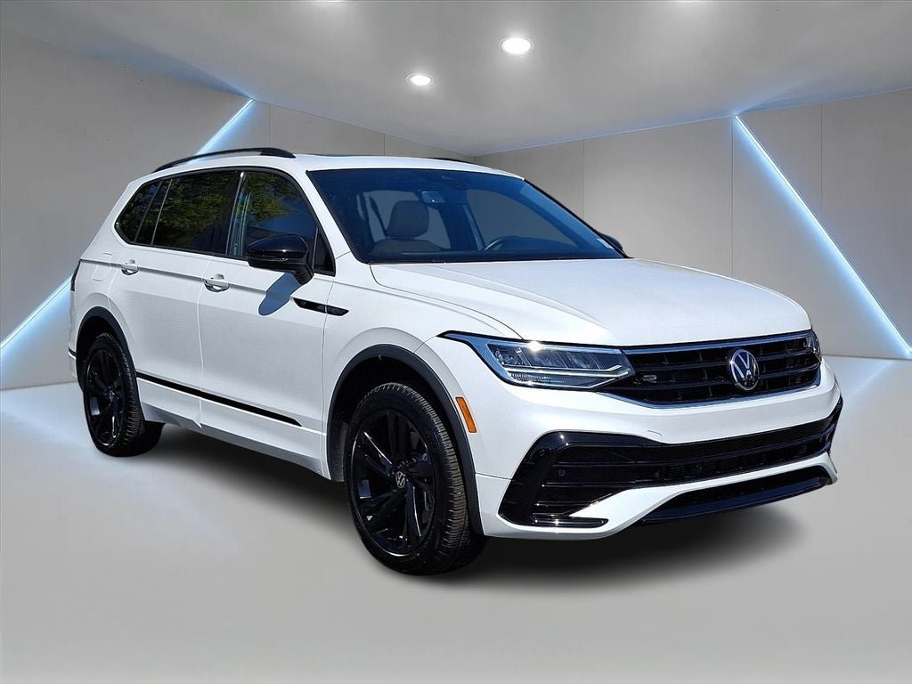 Used 2023 Volkswagen Tiguan SE R-Line AWD/4WD image 1