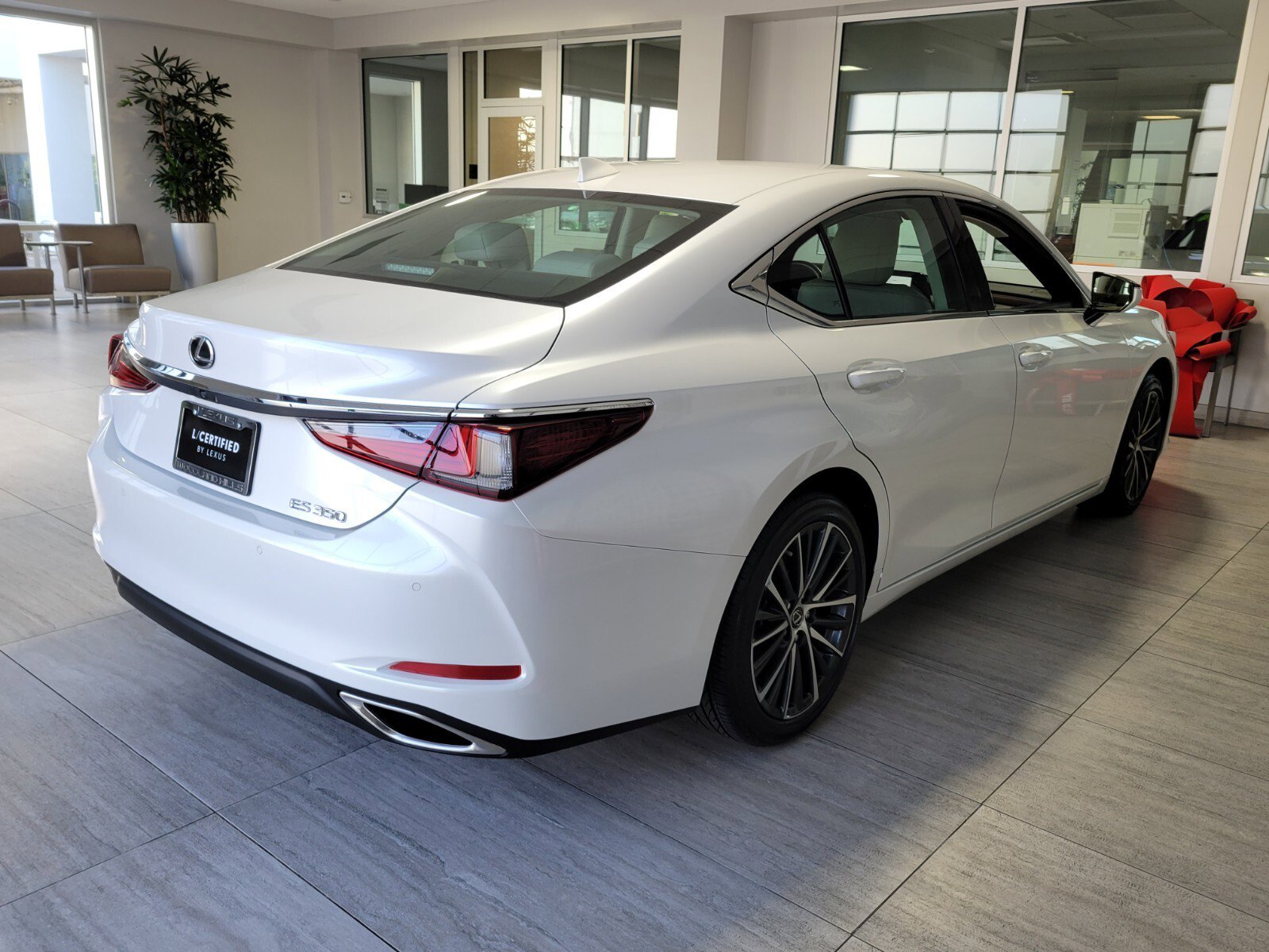 Certified 2024 Lexus ES 350 w/ Premium Package image 7