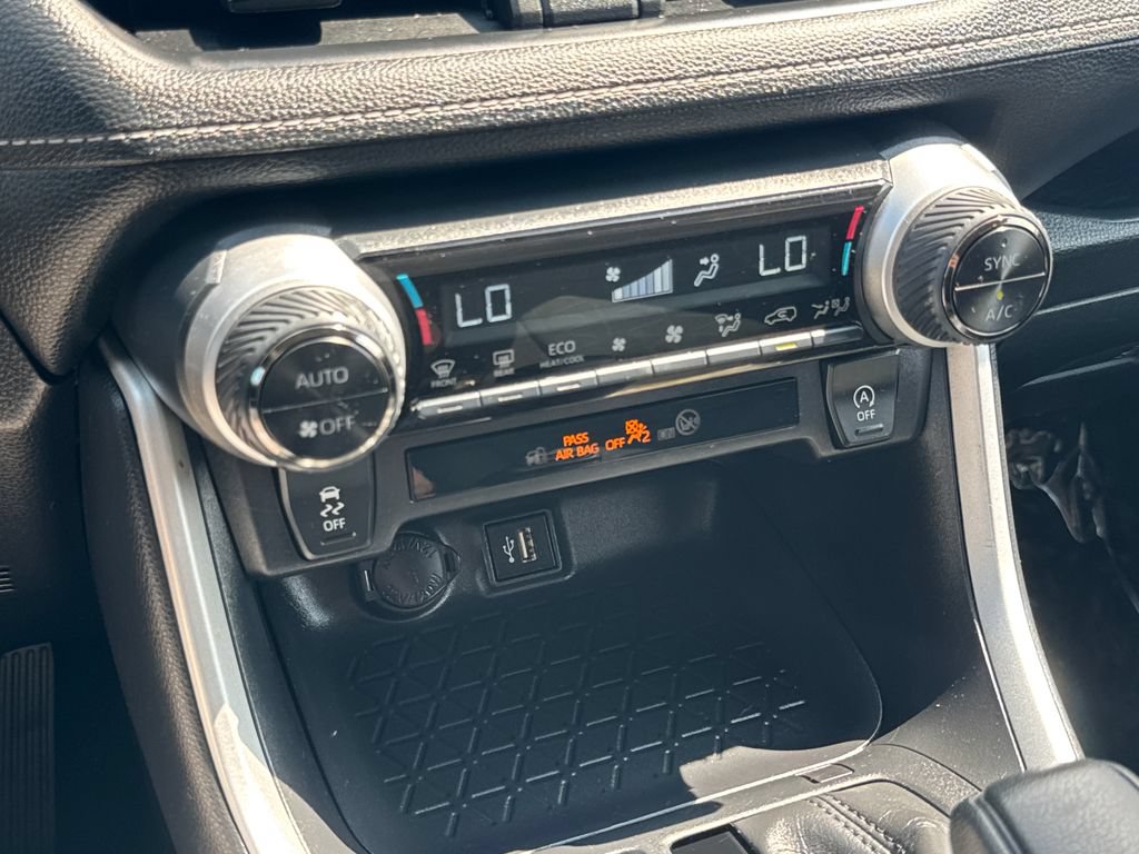 Used 2025 Toyota RAV4 XLE AWD/4WD image 25