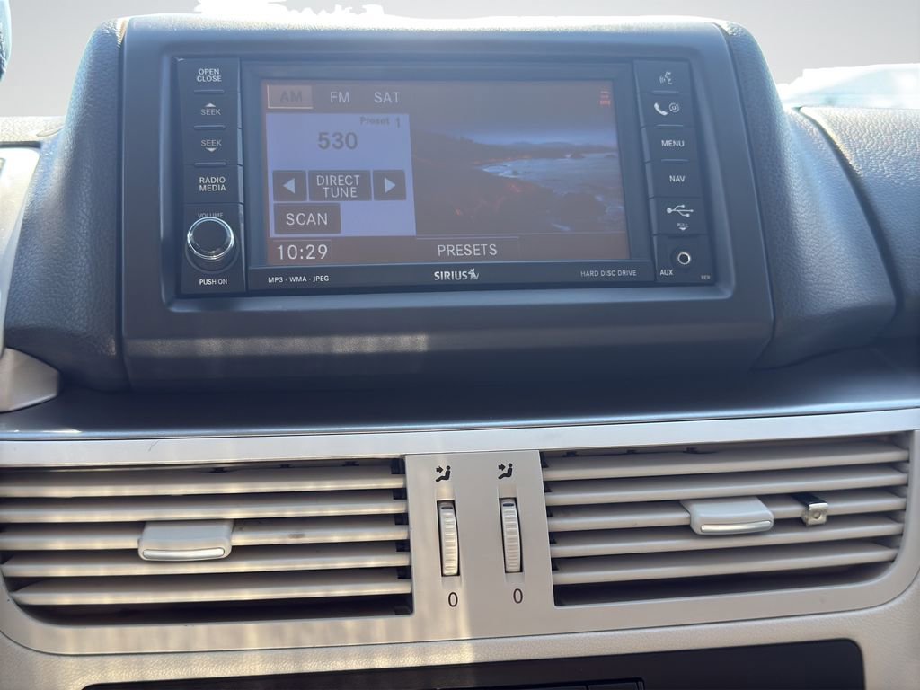 Used 2009 Volkswagen Routan SEL image 28