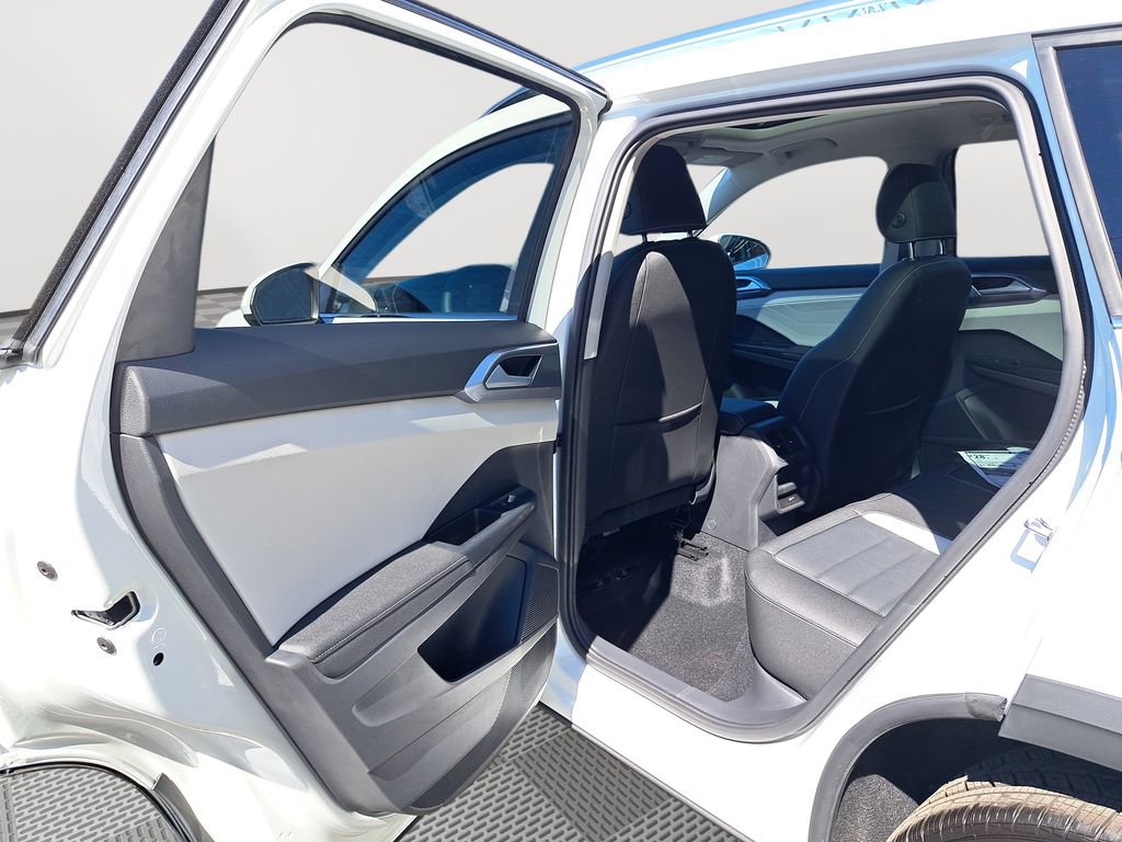 New 2025 Volkswagen Taos SEL image 13