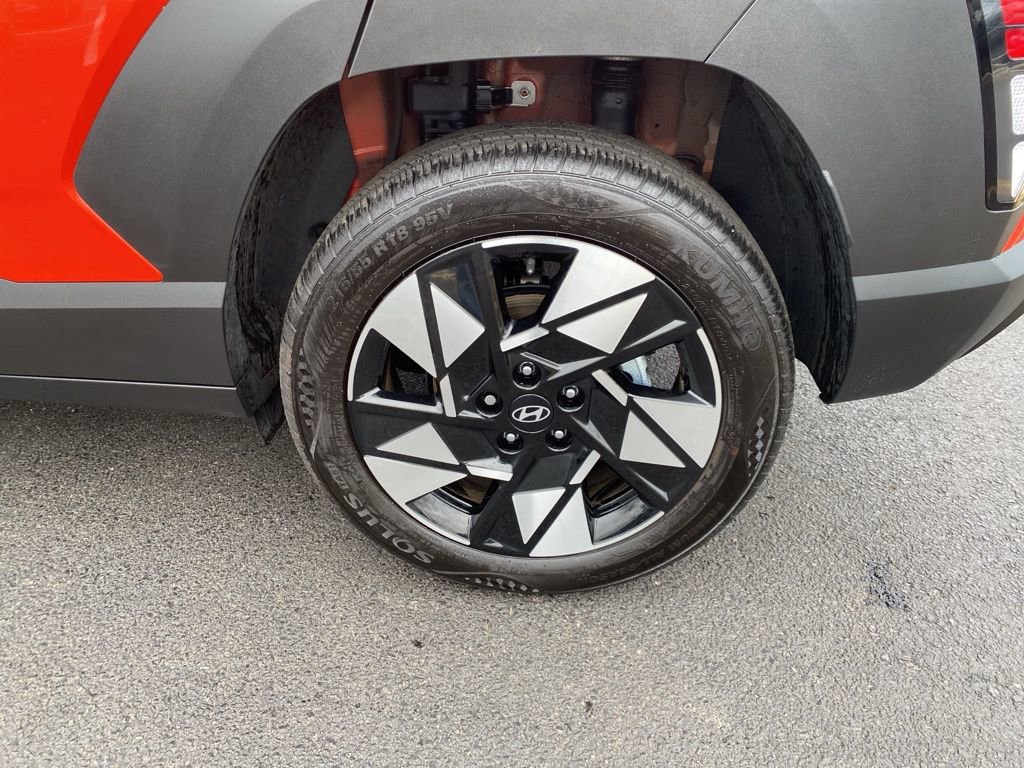 Certified 2025 Hyundai Kona SEL image 9
