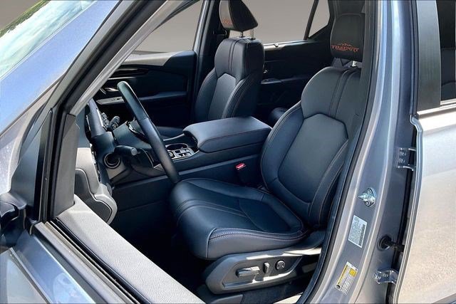 Certified 2025 Honda Pilot TrailSport image 19