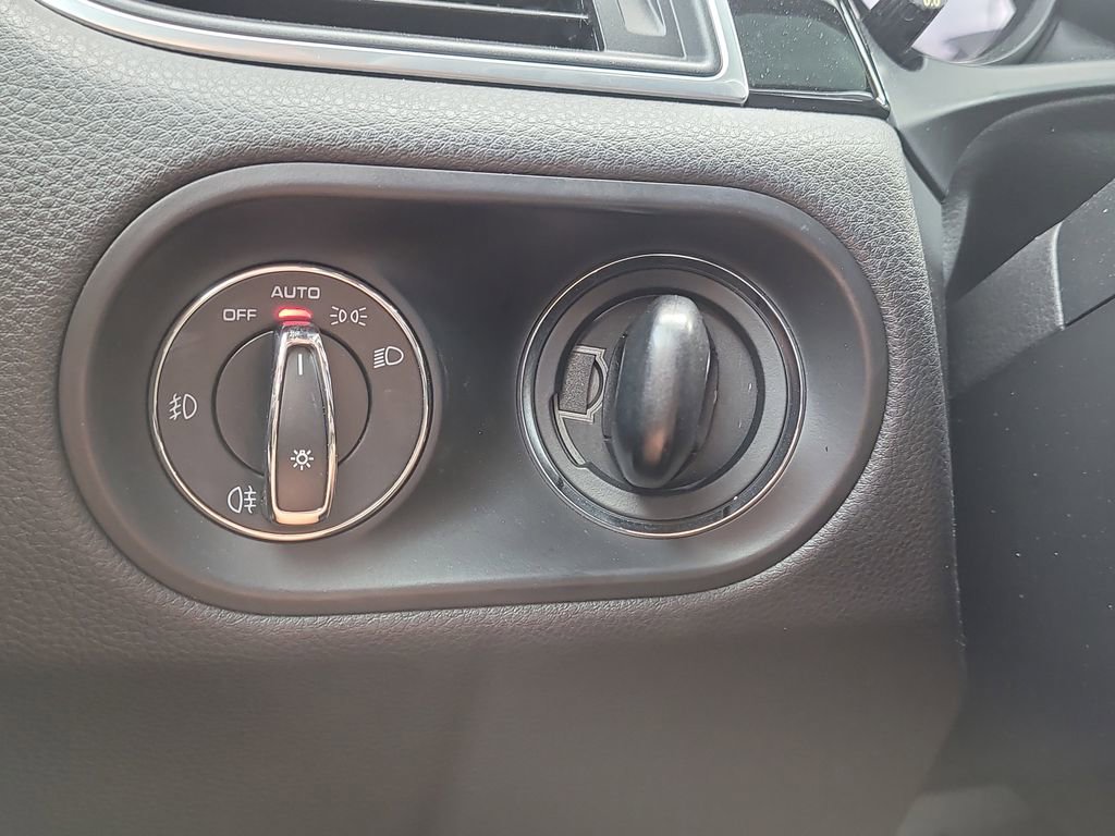 Used 2018 Porsche Macan image 26