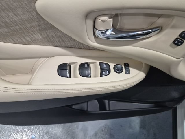 Used 2020 Nissan Murano SL w/ Moonroof Package AWD/4WD image 11