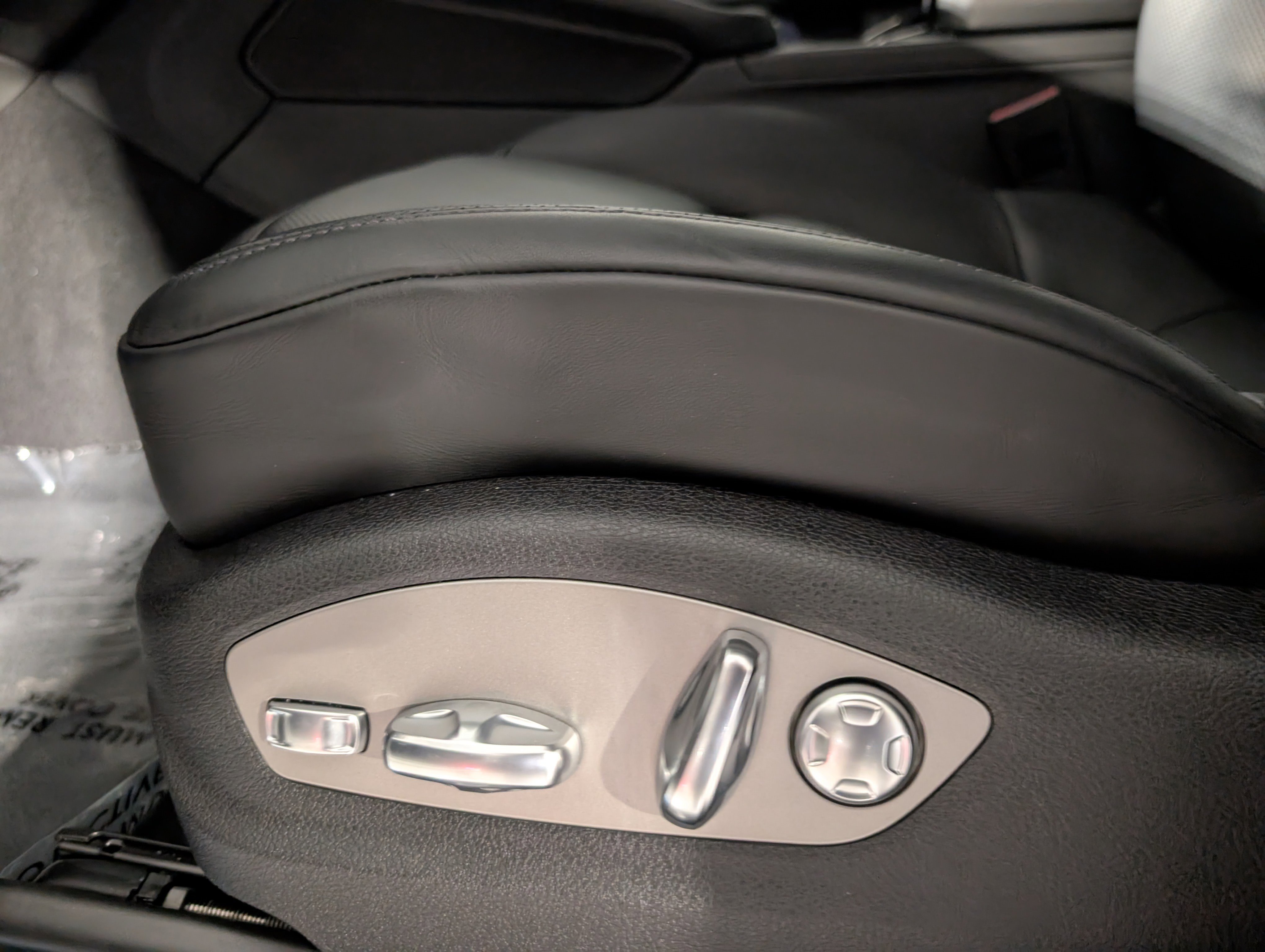 Certified 2026 Porsche Macan AWD/4WD image 19