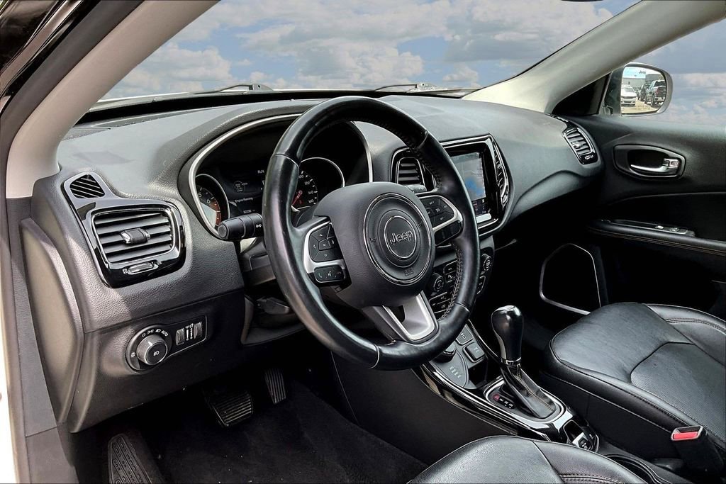 Used 2018 Jeep Compass Limited w/ Navigation Group AWD/4WD image 19