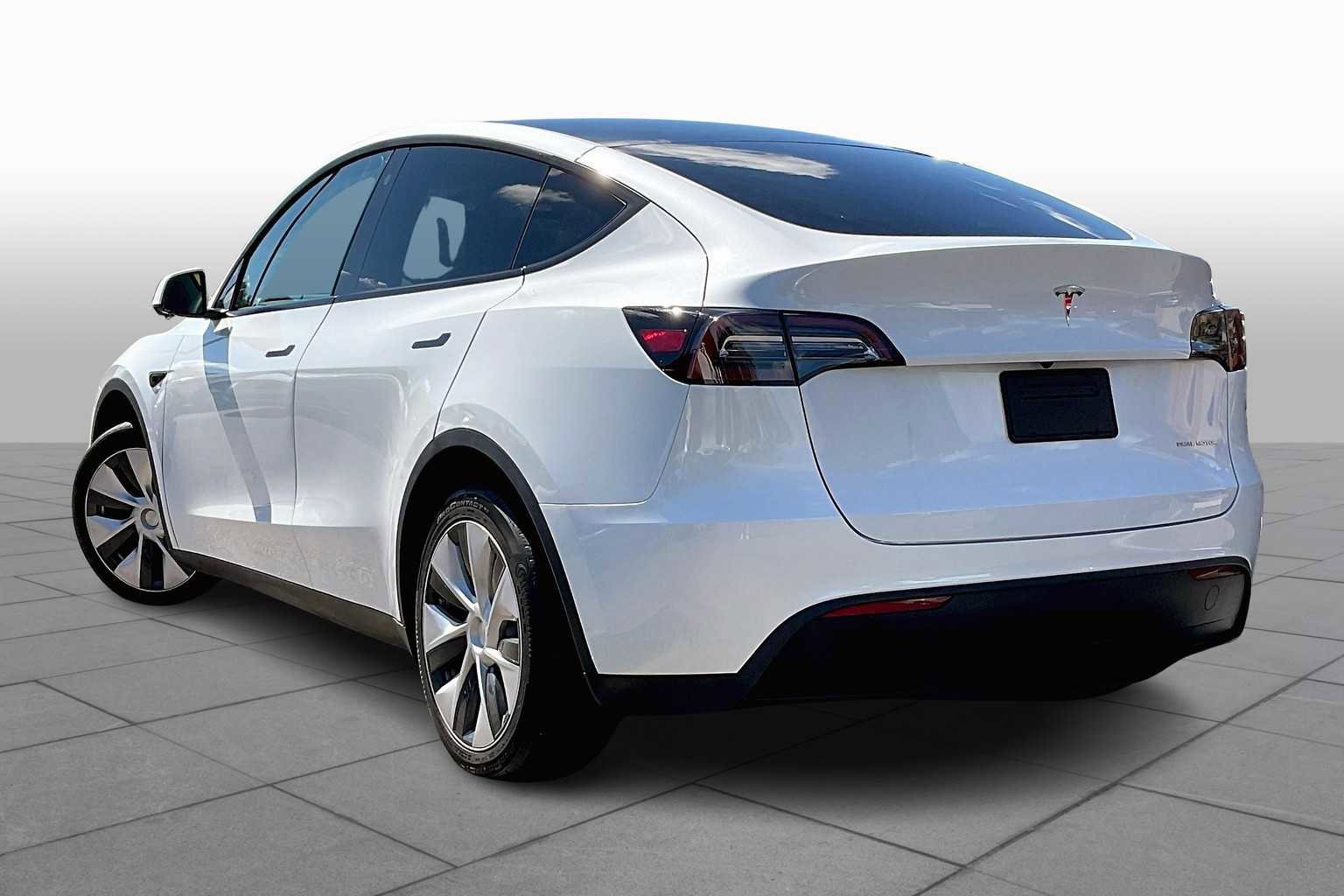 Used 2023 Tesla Model Y AWD image 11